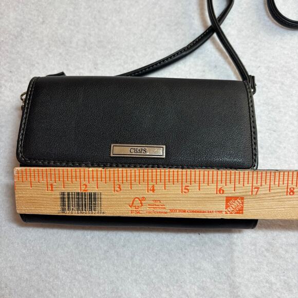 NWOT Chaps Black Faux Leather Crossbody Purse Card Holders Strap Handbag - Picture 2 of 7